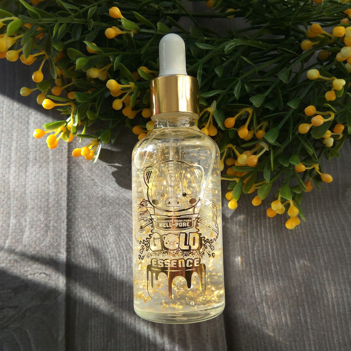 Корейская натуральная увлажняющая эссенция для лица с золотом Elizavecca Milky Piggy Hell-Pore Gold Essence 50 мл. Корея