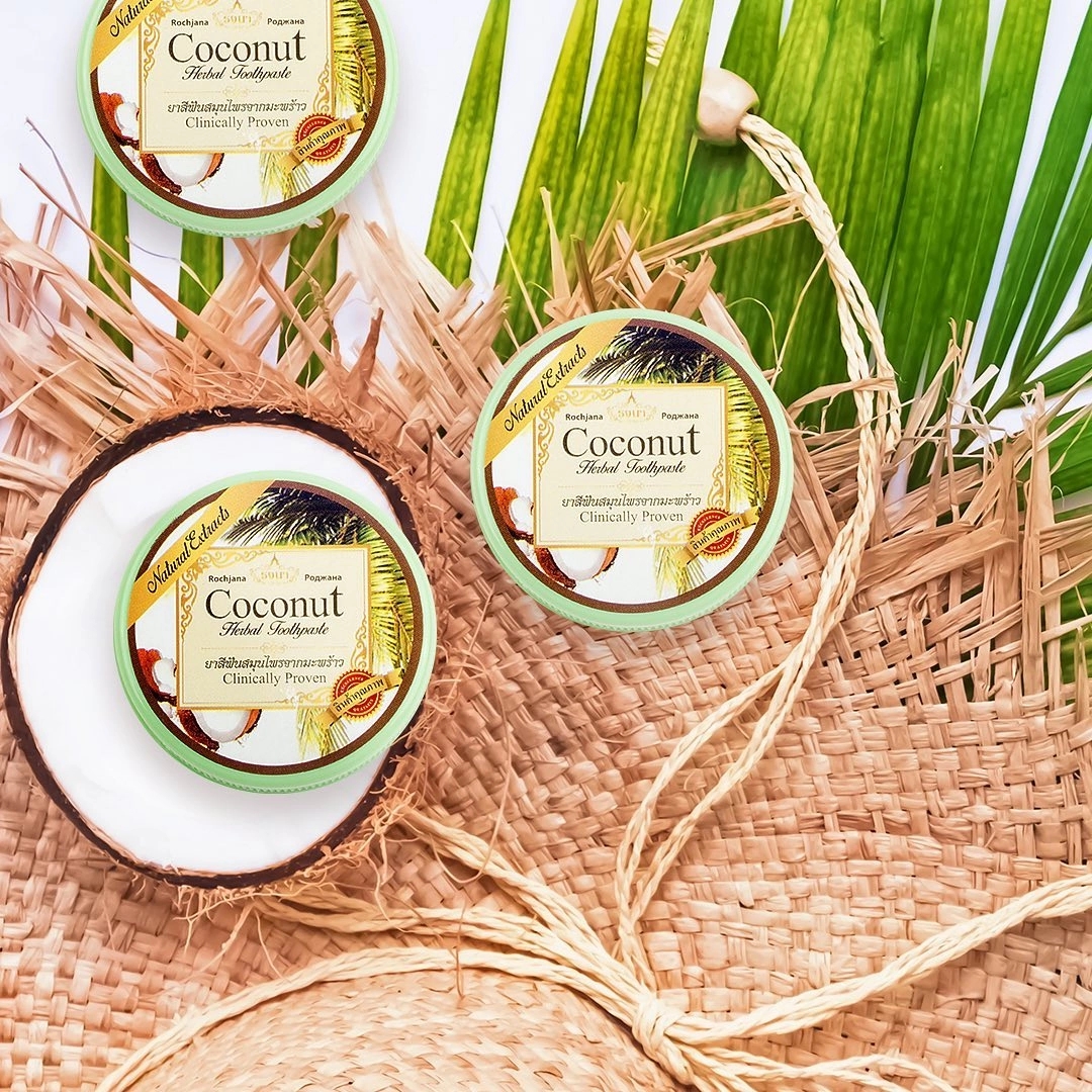 Натуральная травяная круглая отбеливающая зубная паста из Тайланда с Кокосом Rochjana Coconut Toothpaste купить в Москве и Московской области.