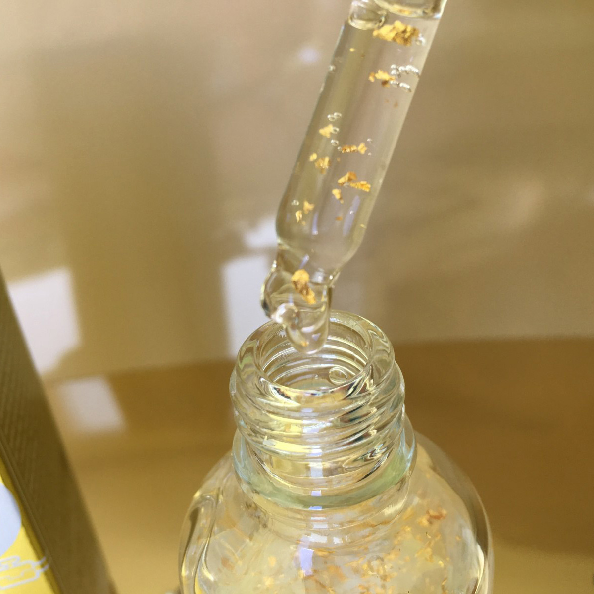 Натуральная увлажняющая эссенция для лица с золотом Elizavecca Milky Piggy Hell-Pore Gold Essence 50 мл. Корея косметика