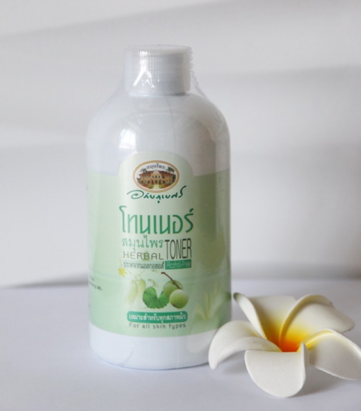 Натуральный растительный лифтинг тоник из Таиланда для омоложения кожи лица и шеи Abhaiherb купить в Москве и Московской области.