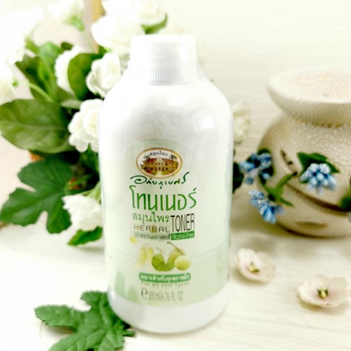 Рассмотри основные действующие компоненты лифтинг тоника из Тайланда для омоложения кожи лица и шеи Abhai Herb подробнее