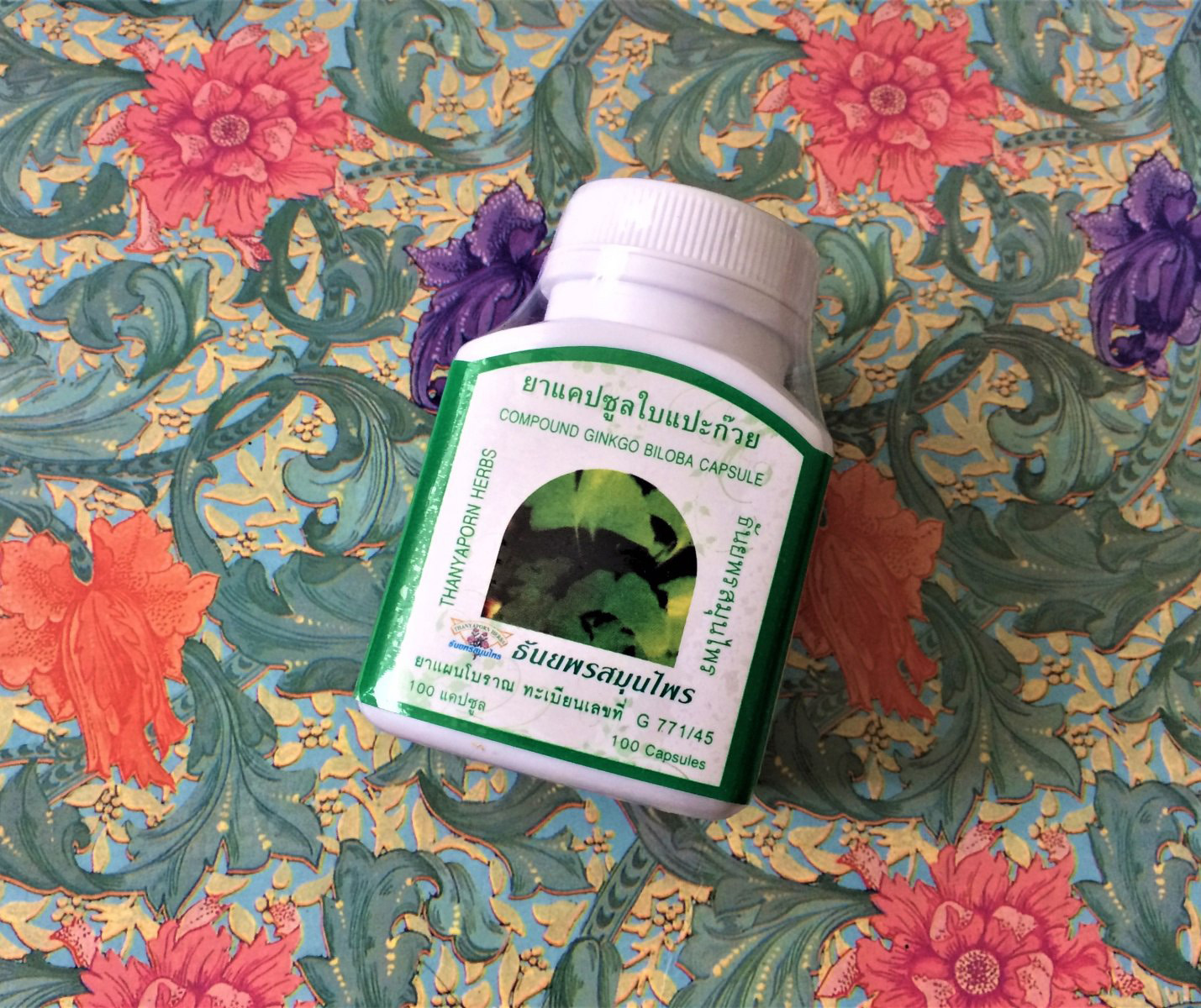 Тайские капсулы с экстрактом Гинкго Билоба для улучшения мозговой деятельности Thanyaporn Herbs Compound Ginkgo Biloba Capsules 100 капсул. ТАЙЛАНД